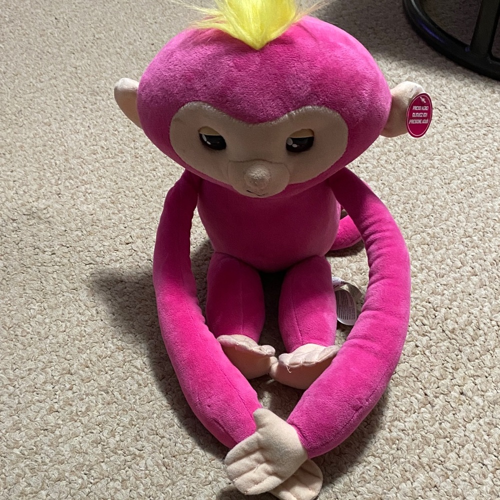 Fingerlings WowWee  Hugs Bella interactive plush toy stuffed pink monkey ¥
